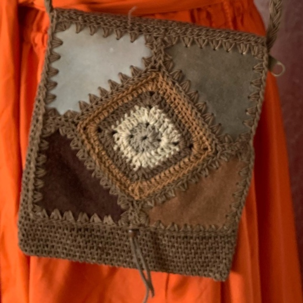 Crochet crossbody w leather detailing NWOT